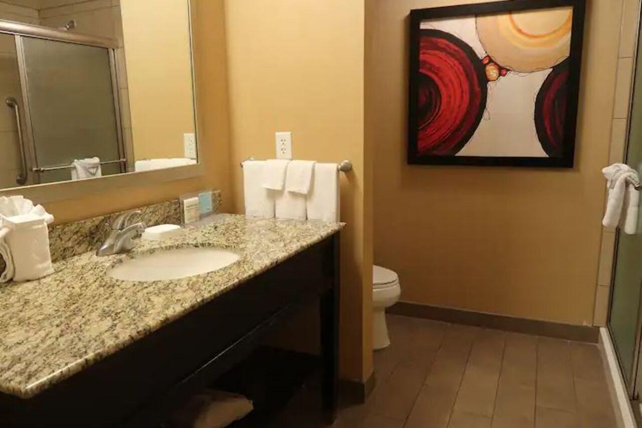 Hampton Inn & Suites Salinas Extérieur photo