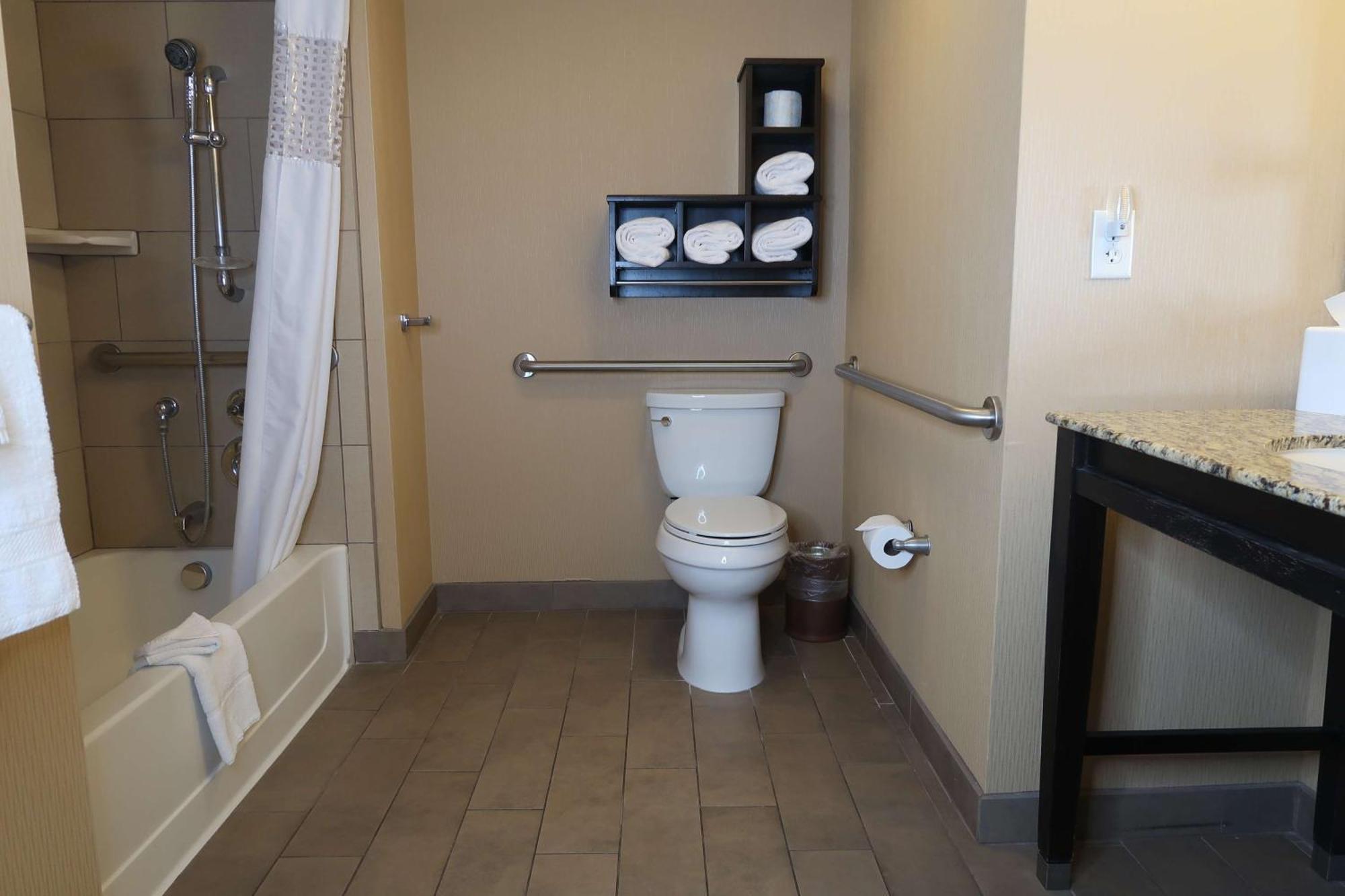 Hampton Inn & Suites Salinas Extérieur photo