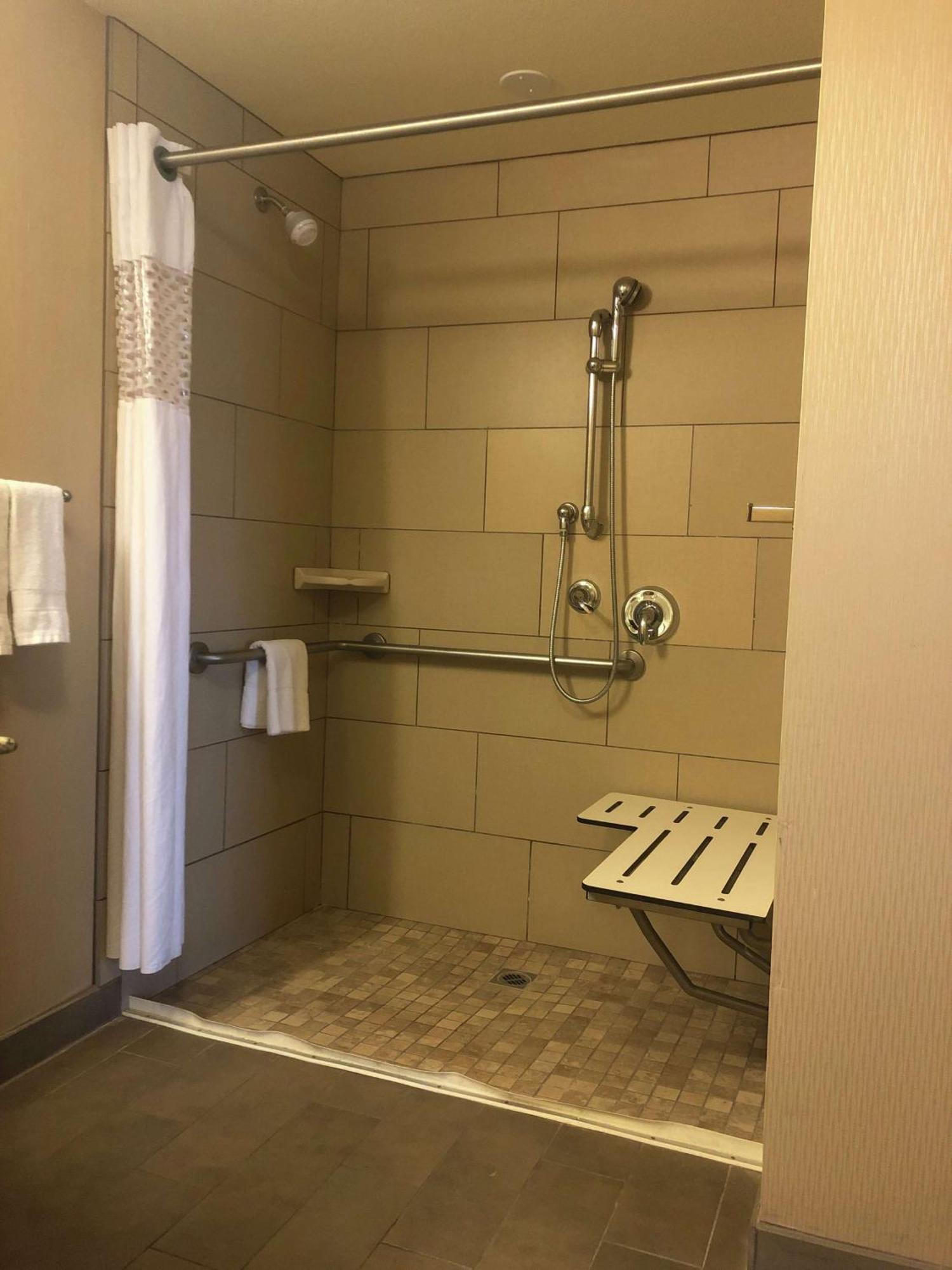 Hampton Inn & Suites Salinas Extérieur photo