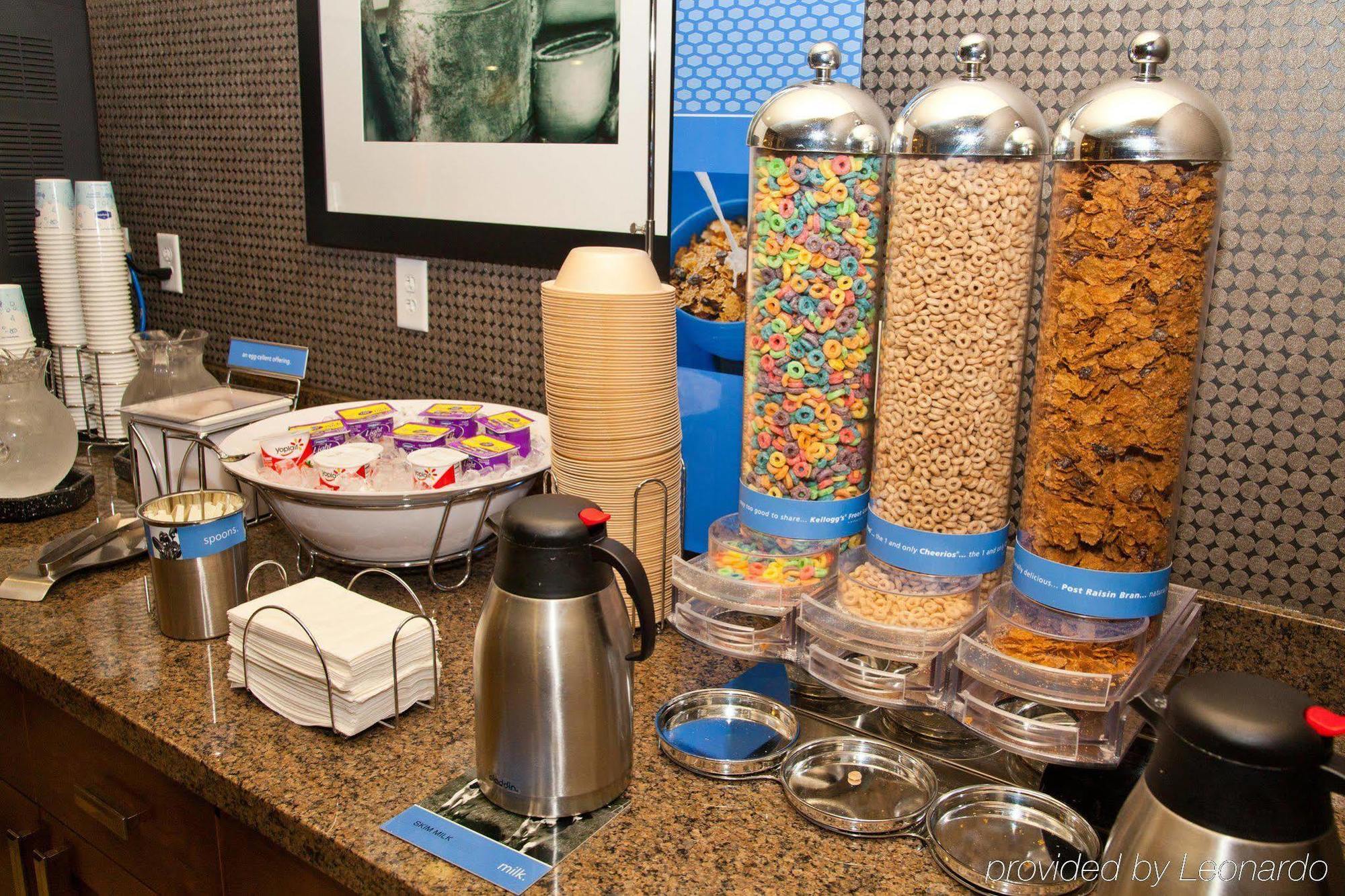 Hampton Inn & Suites Salinas Extérieur photo